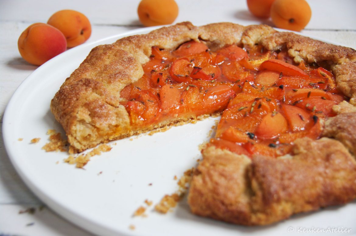 abrikozen galette met honing en lavendel
