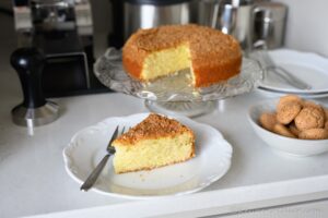 Mini cake met olijfolie en amaretti topping