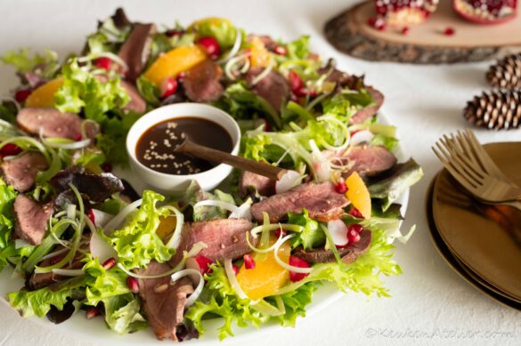 Salade met eendenborst, sinaasappel en hoisindressing