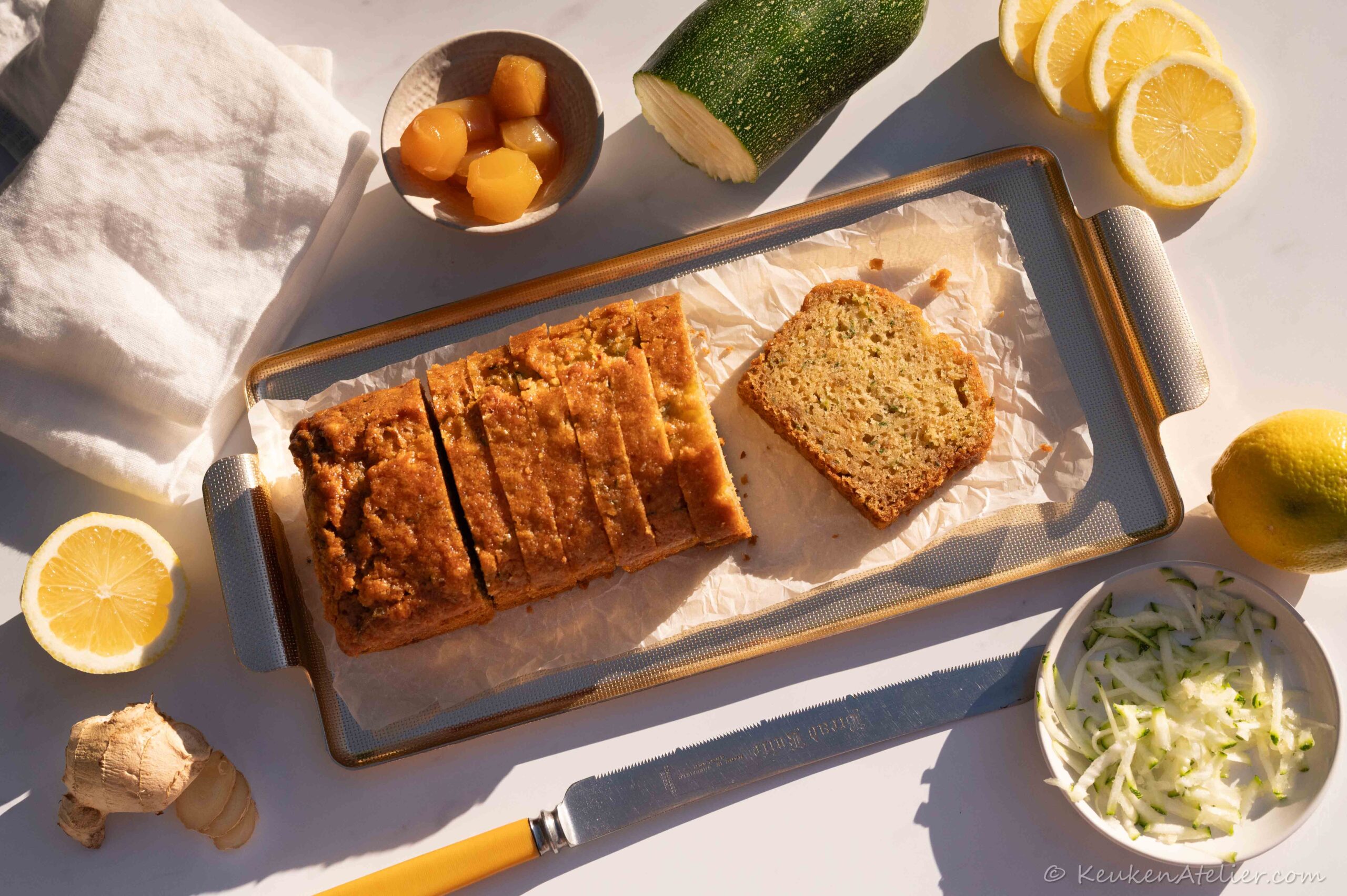 Courgettecake met citroen en gember