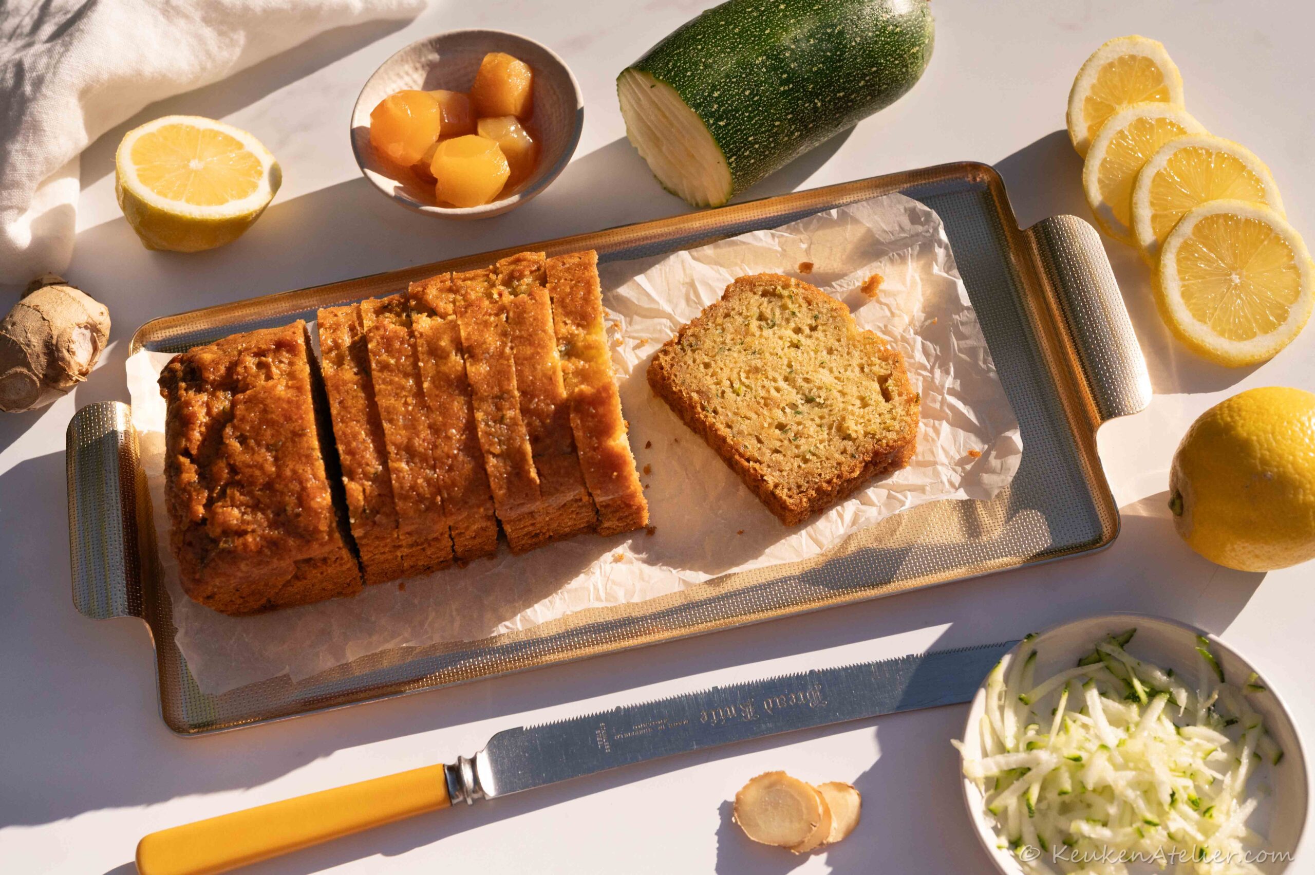 Courgettecake met gember en citroen